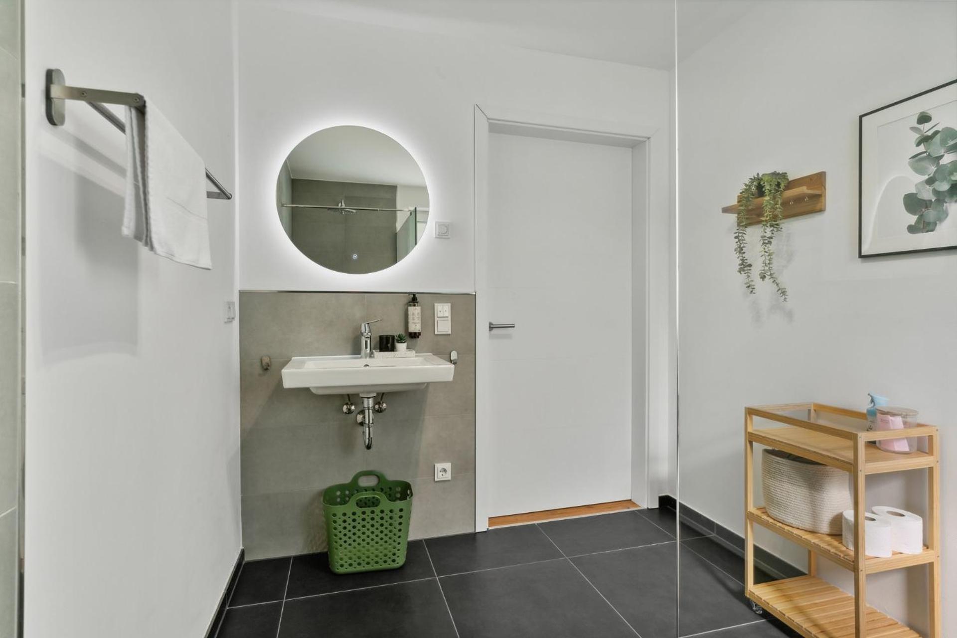 Deluxe Apartment In Bielefeld City Mit Parkplatz Und Terrasse Εξωτερικό φωτογραφία
