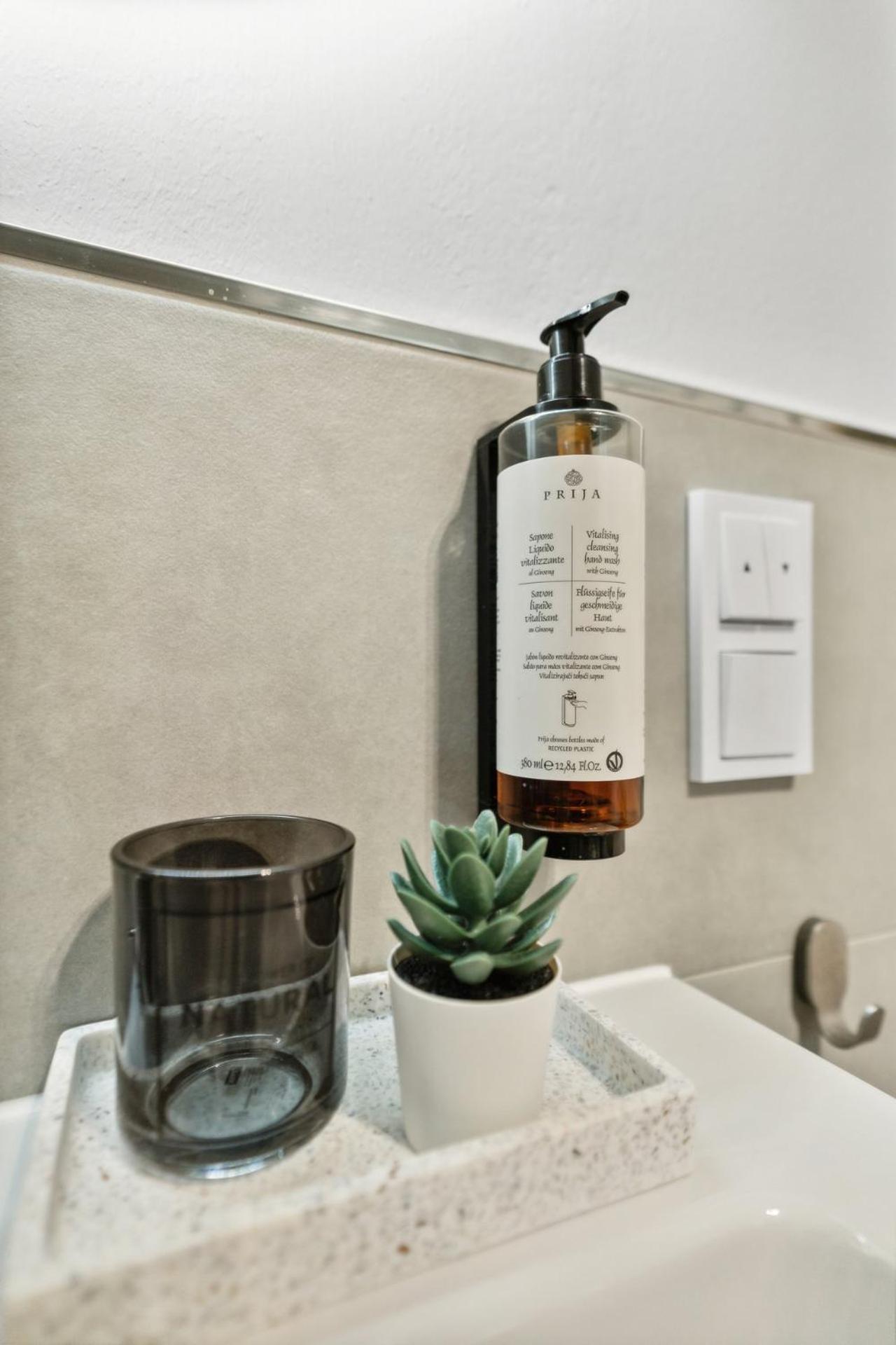 Deluxe Apartment In Bielefeld City Mit Parkplatz Und Terrasse Εξωτερικό φωτογραφία